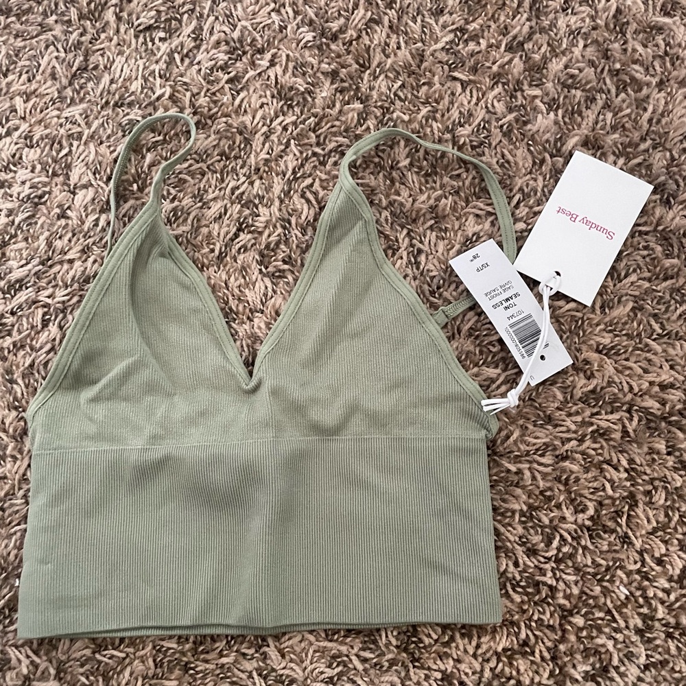 XS Aritiza top, brand new!